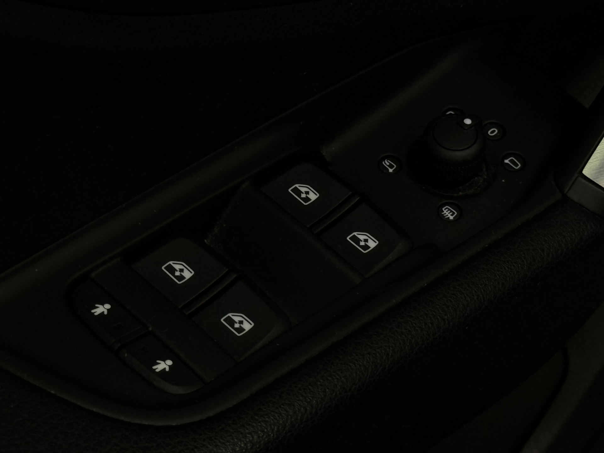 48094359-4.jpg