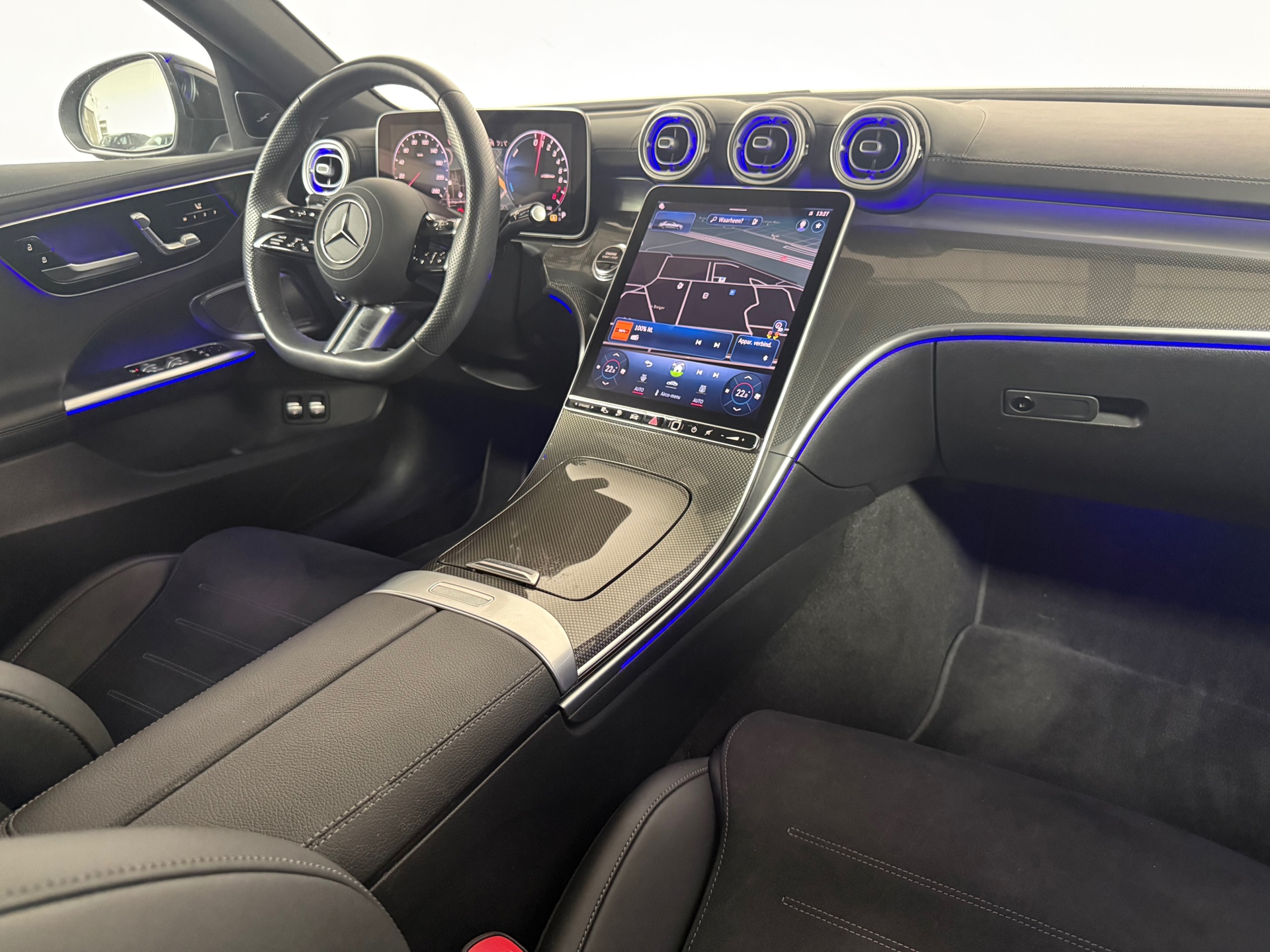 53677720-1.jpg