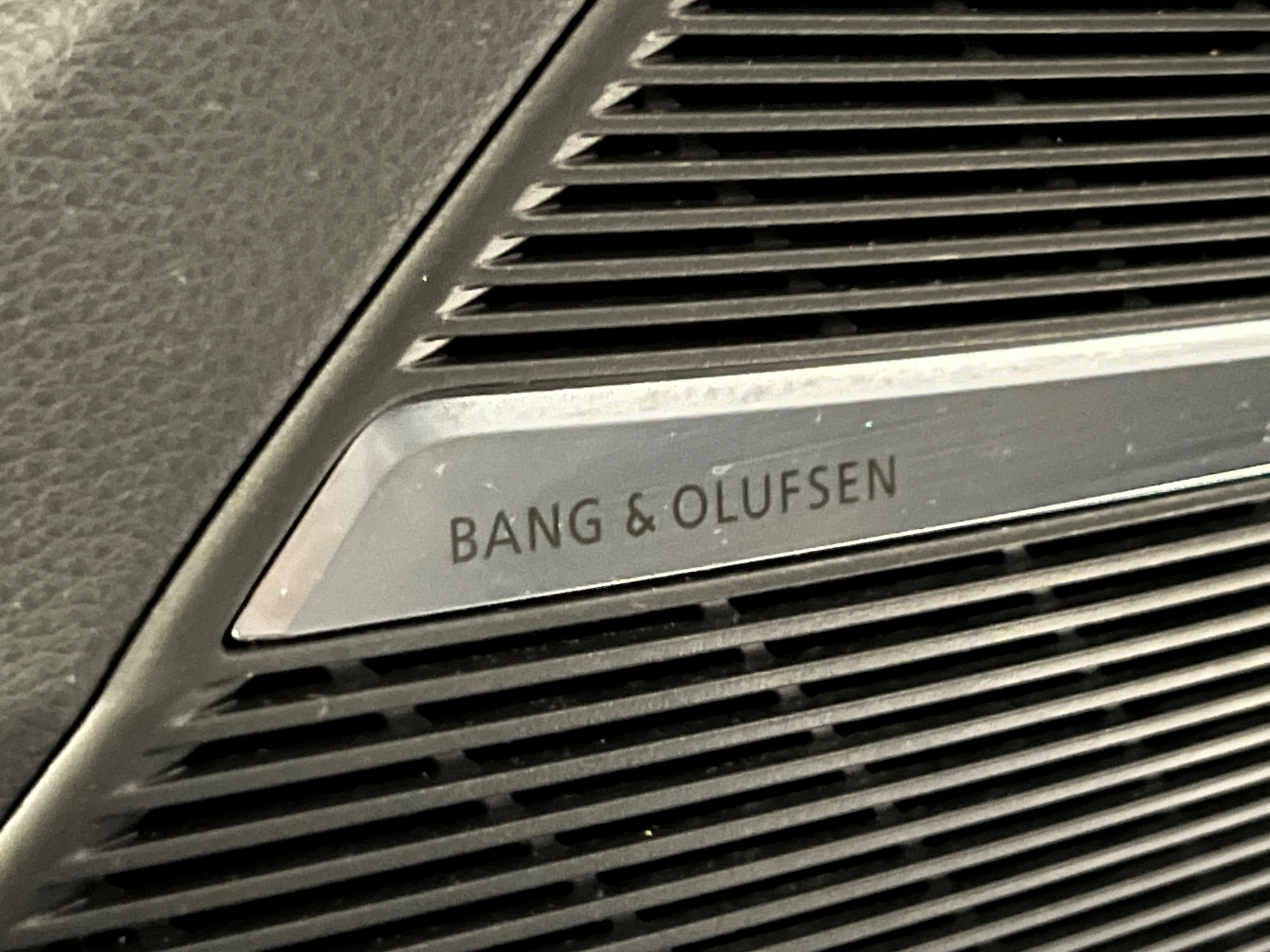 54261994-2.jpg